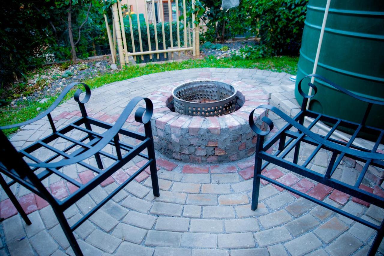 Sanctuary Aparthotel-Ac-Garden- Solar-Wi-Fi -Firepit-Park-Carport Lusaka Bagian luar foto
