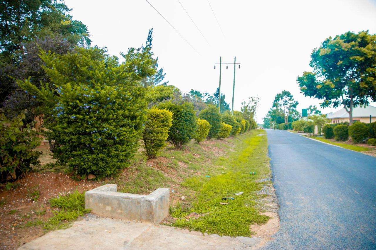 Sanctuary Aparthotel-Ac-Garden- Solar-Wi-Fi -Firepit-Park-Carport Lusaka Bagian luar foto