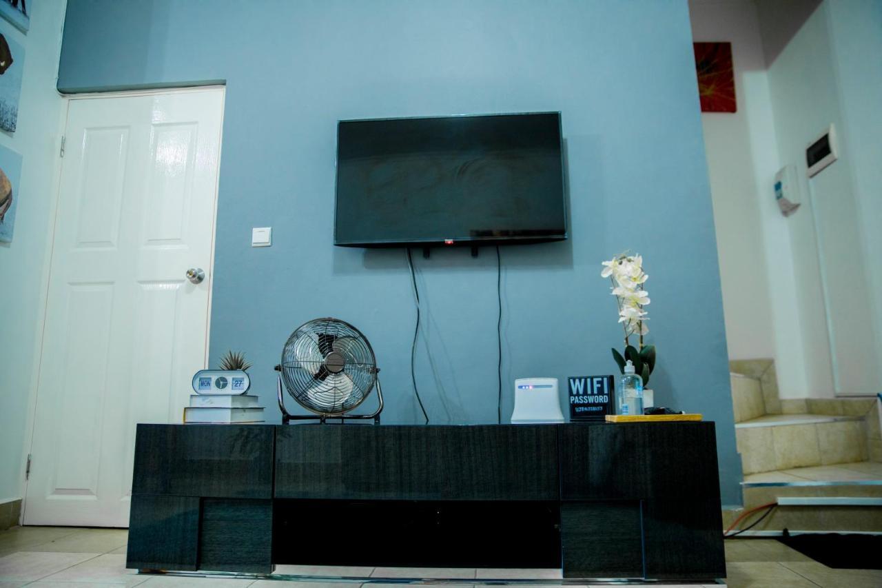Sanctuary Aparthotel-Ac-Garden- Solar-Wi-Fi -Firepit-Park-Carport Lusaka Bagian luar foto