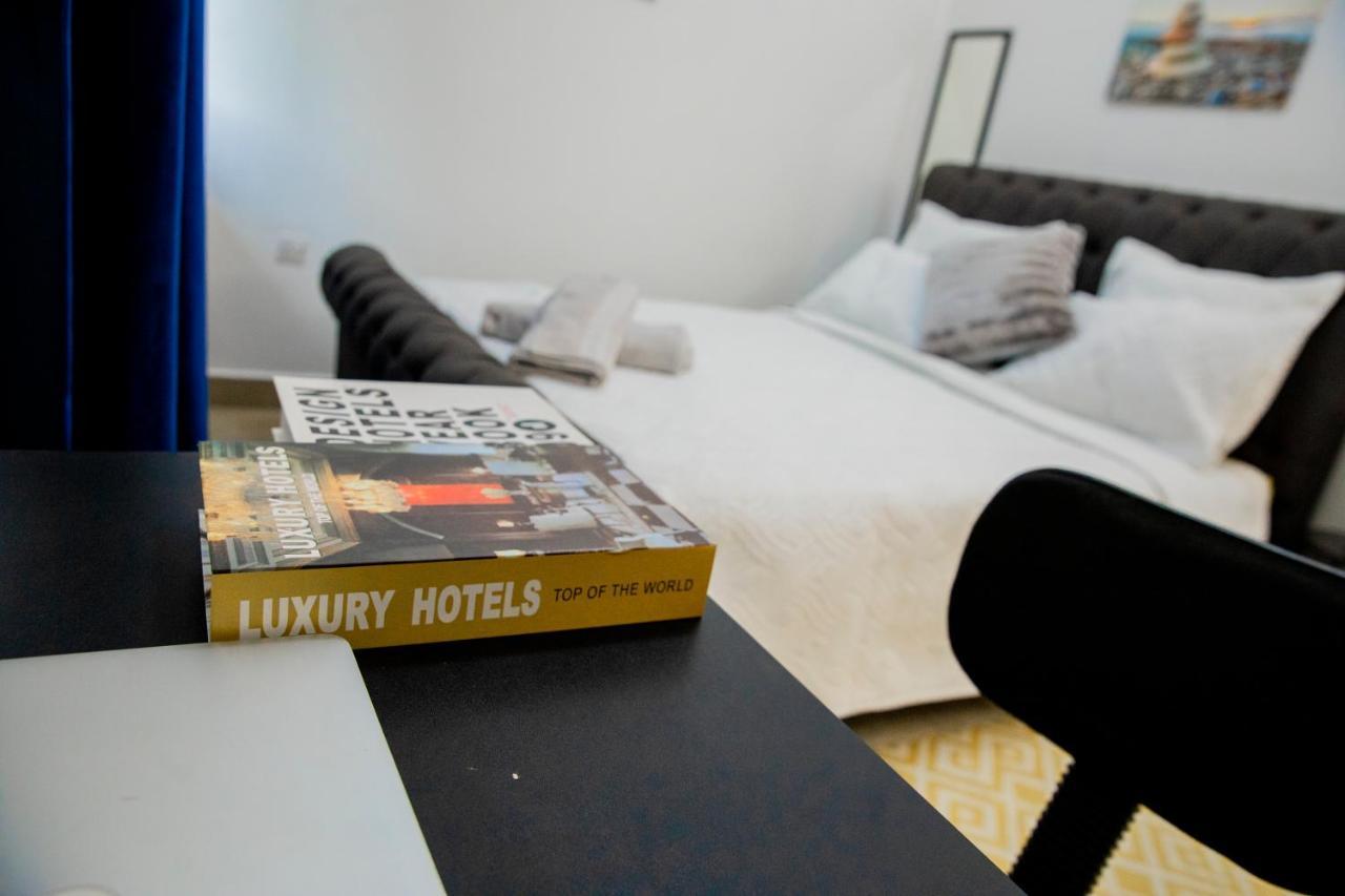 Sanctuary Aparthotel-Ac-Garden- Solar-Wi-Fi -Firepit-Park-Carport Lusaka Bagian luar foto