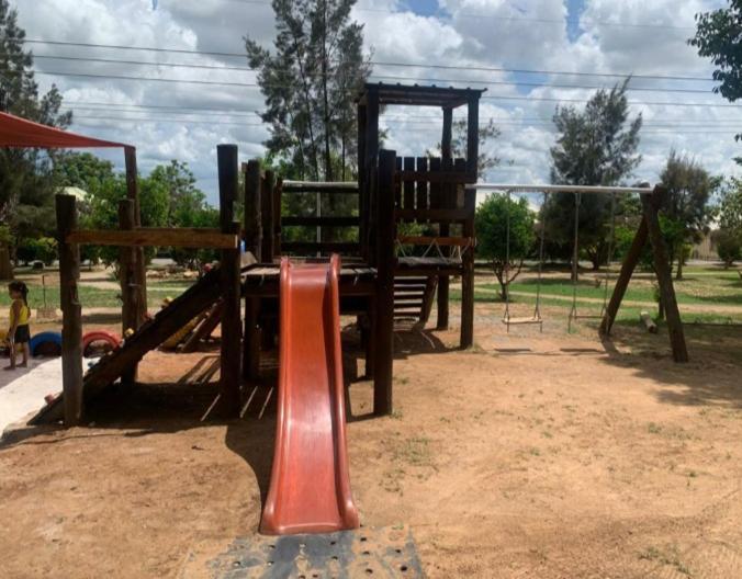 Sanctuary Aparthotel-Ac-Garden- Solar-Wi-Fi -Firepit-Park-Carport Lusaka Bagian luar foto