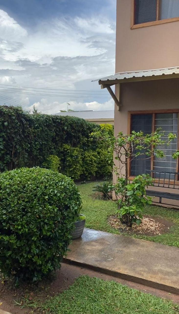 Sanctuary Aparthotel-Ac-Garden- Solar-Wi-Fi -Firepit-Park-Carport Lusaka Bagian luar foto